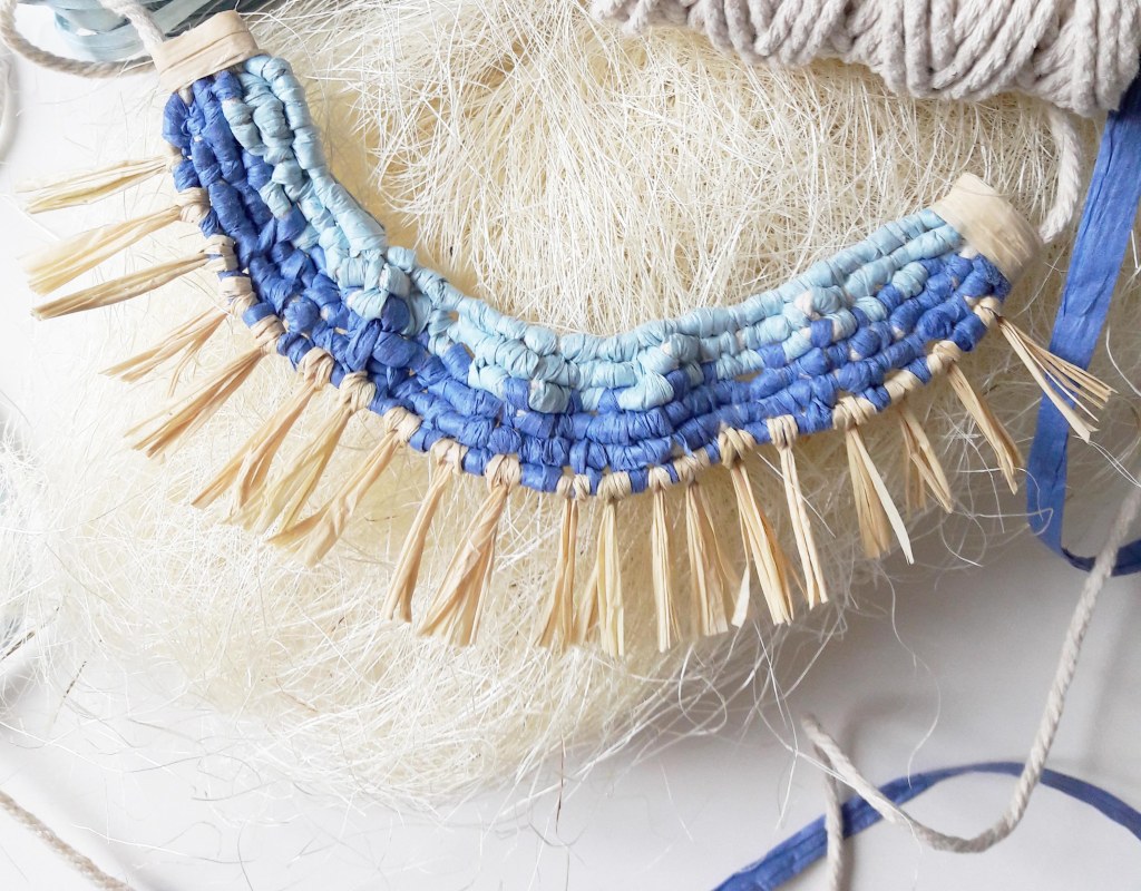 DIY & Collier plastron en&nbsp;raphia