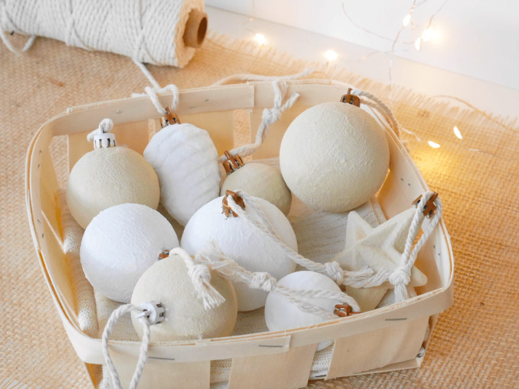 Jour 2 • Boules de Noël&nbsp;recyclées