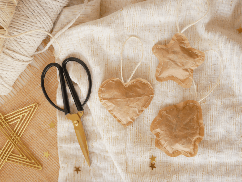 Jour 4 • DIY & Ornements de Noël en papier recyclé