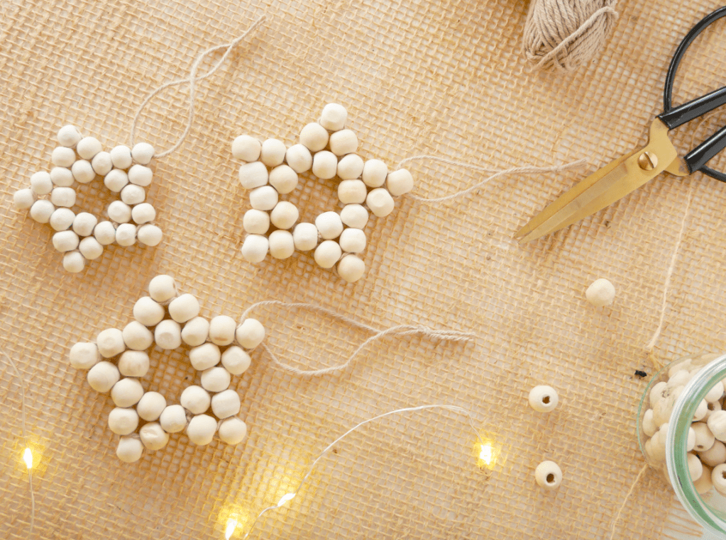 Jour 3 • Étoiles de Noël en perles de&nbsp;bois