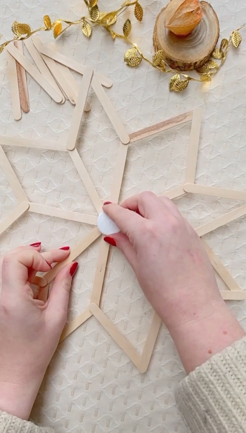 Fabriquez une Étoile en Bois 🌲 : Guide Pratique et Créatif
